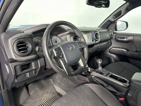 Used 2016 Toyota Tacoma TRD Sport image 12