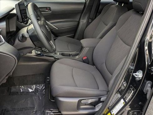 Used 2025 Toyota Corolla Cross LE FWD image 15