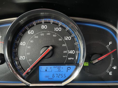 Used 2015 Toyota RAV4 Limited image 21