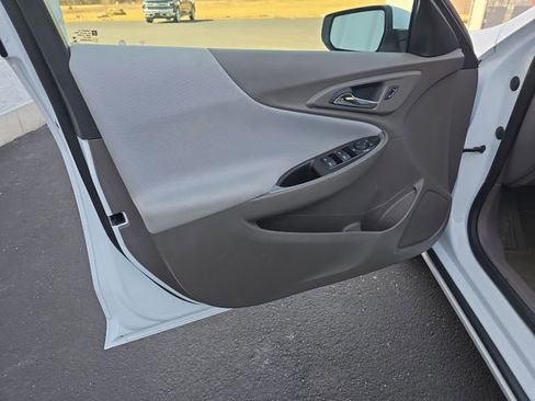Used 2025 Chevrolet Malibu LT FWD image 11