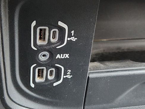 Used 2024 RAM 5500 Tradesman w/ Chrome Appearance Group AWD/4WD image 27