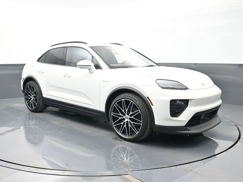 Certified 2025 Porsche Macan Electric RWD image 29