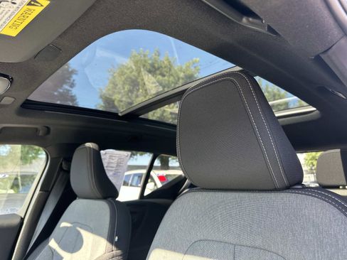 Certified 2025 Volvo XC40 B5 Core image 35