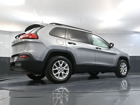 Used 2017 Jeep Cherokee Sport w/ Cold Weather Group image 47