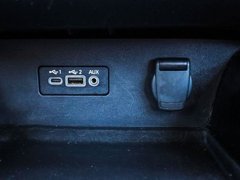 Used 2024 Nissan Altima 2.5 SV FWD image 11