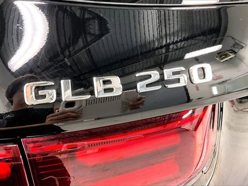 New 2025 Mercedes-Benz GLB 250 4MATIC image 15