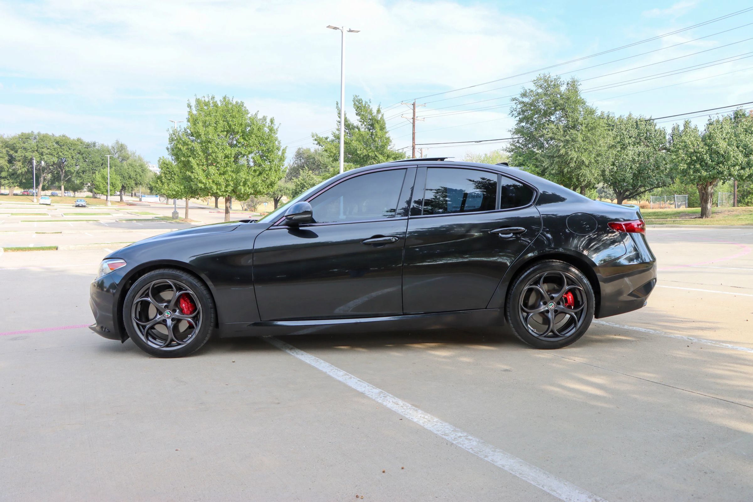 Used 2018 Alfa Romeo Giulia Ti Sport w/ Quick Order Package 22S Sport AWD/4WD image 4