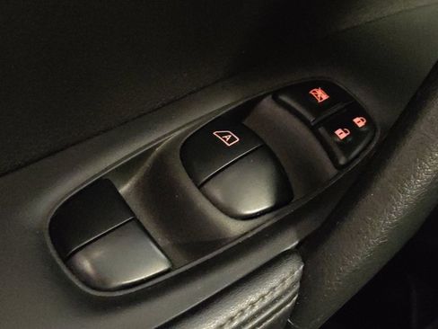 Used 2020 Nissan Rogue SV w/ Premium Package image 27