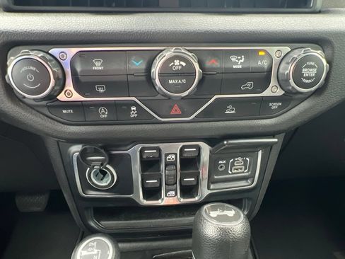 Used 2024 Jeep Wrangler Unlimited Sport AWD/4WD image 26