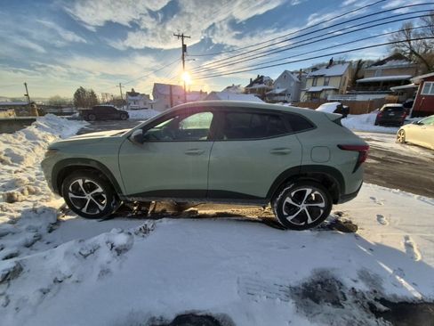 Used 2024 Chevrolet Trax RS w/ Driver Confidence Package image 4