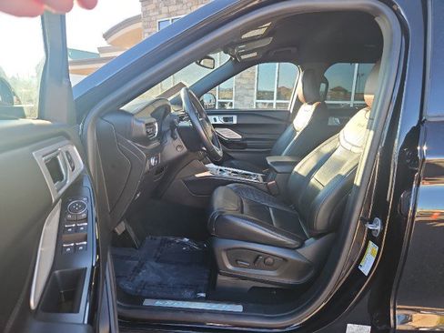 Used 2022 Ford Explorer Platinum w/ Equipment Group 601A image 11