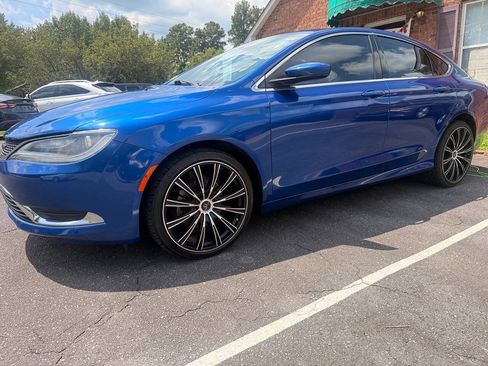 Used 2015 Chrysler 200 Limited FWD image 3