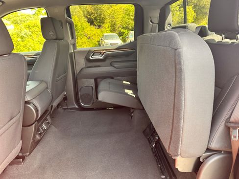 New 2025 GMC Sierra 1500 SLE image 9