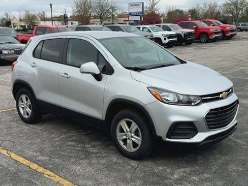 Used 2021 Chevrolet Trax LS w/ Tint and Cruise Package AWD/4WD image 2
