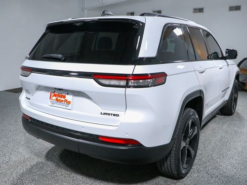 Used 2023 Jeep Grand Cherokee Limited w/ Luxury Tech Group II AWD/4WD image 7
