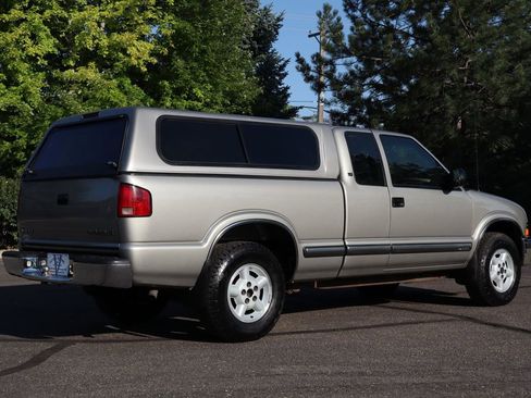Used 2001 Chevrolet S10 Pickup LS w/ Preferred Equipment Group image 5