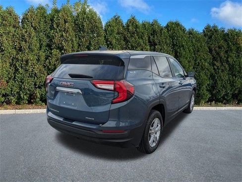 Used 2024 GMC Terrain SLE image 4