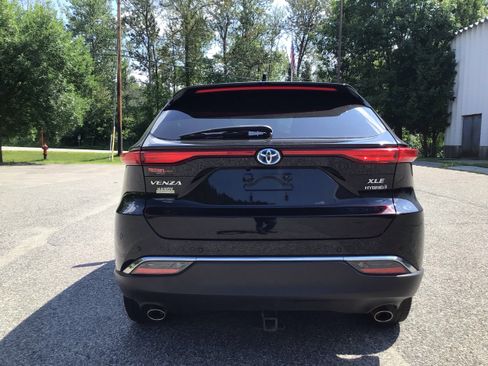 Used 2022 Toyota Venza XLE AWD/4WD image 6