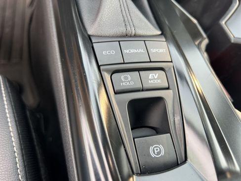 Used 2025 Toyota Camry SE AWD/4WD image 32