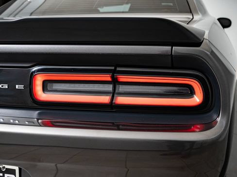 Used 2017 Dodge Challenger R/T Scat Pack w/ Leather Interior Group RWD image 9