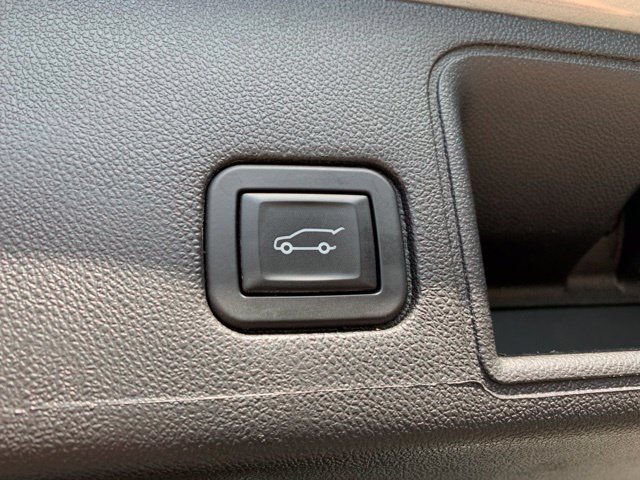 Used 2024 GMC Terrain SLT AWD/4WD image 6