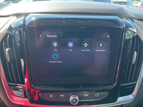 Used 2020 Chevrolet Traverse LT image 25