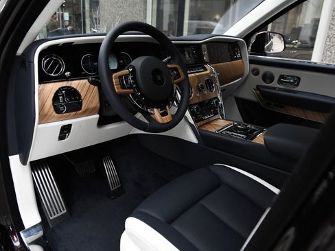 Used 2025 Rolls-Royce Cullinan image 13