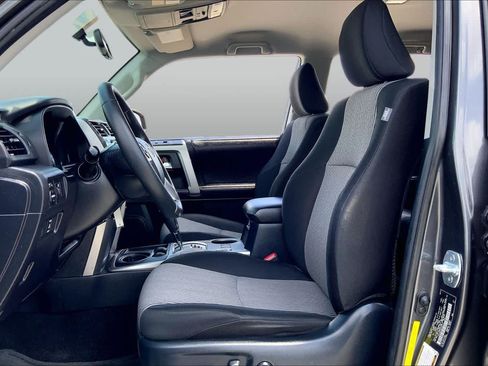 Used 2016 Toyota 4Runner SR5 RWD image 8