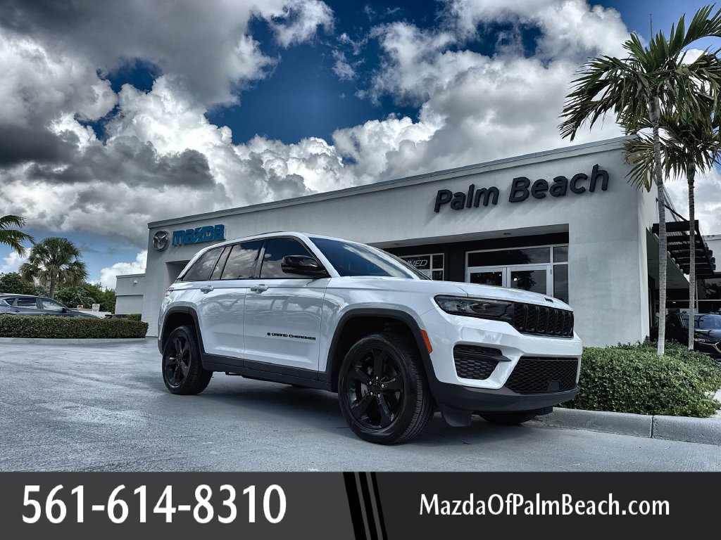 Used 2022 Jeep Grand Cherokee Altitude AWD/4WD image 1