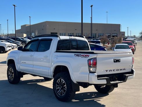 Used 2021 Toyota Tacoma TRD Sport w/ Technology Package image 10