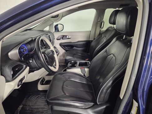 Certified 2018 Chrysler Pacifica Limited w/ Advanced Safetytec Group image 10