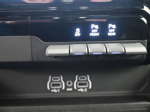 Used 2025 RAM 1500 Big Horn AWD/4WD image 16