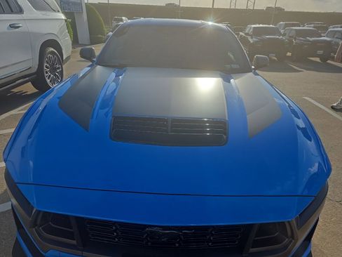 Used 2025 Ford Mustang Dark Horse image 2