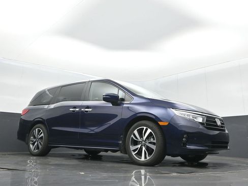 Certified 2024 Honda Odyssey Touring image 10