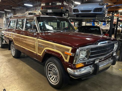 Used 1987 Jeep Grand Wagoneer AWD/4WD image 1