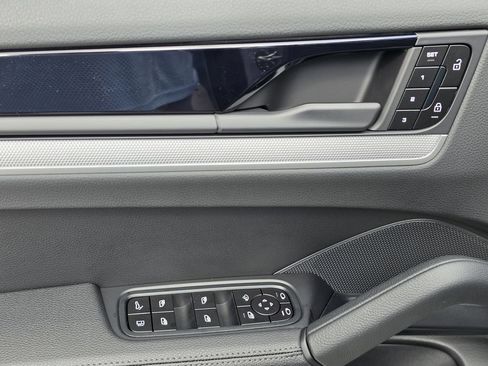 Certified 2026 Porsche Cayenne E-Hybrid AWD/4WD image 14