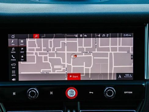 Used 2023 Porsche Macan image 12