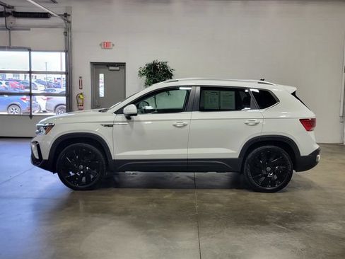 Used 2024 Volkswagen Taos SEL AWD/4WD image 8
