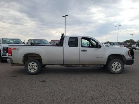 Used 2011 GMC Sierra 2500 SLE w/ SLE Preferred Package AWD/4WD image 6