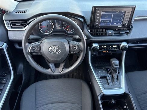 Used 2022 Toyota RAV4 LE image 12