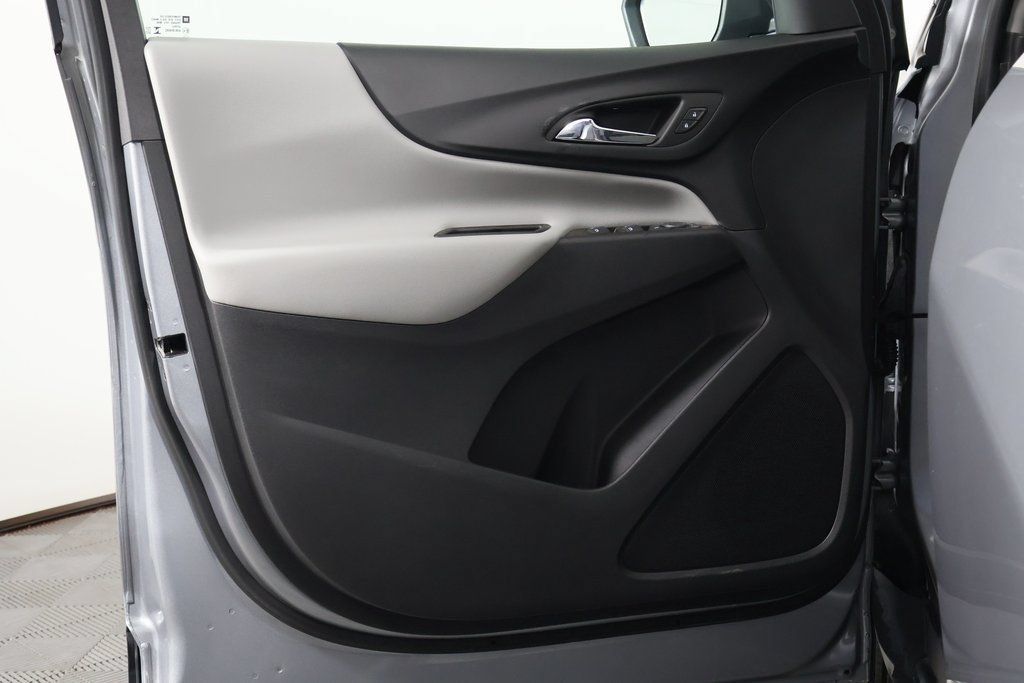 Used 2023 Chevrolet Equinox LS FWD image 12