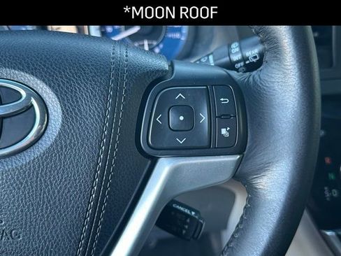 Used 2015 Toyota Sienna XLE image 7