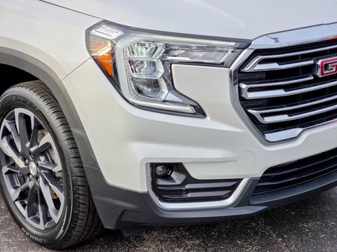 Used 2022 GMC Terrain SLT w/ Infotainment Package II image 8