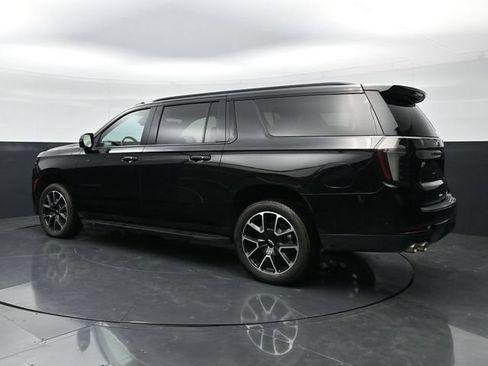 Used 2025 Chevrolet Suburban RST w/ Comfort Package AWD/4WD image 7