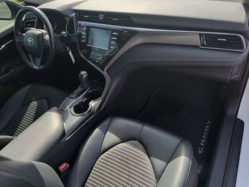 Used 2020 Toyota Camry SE FWD image 18