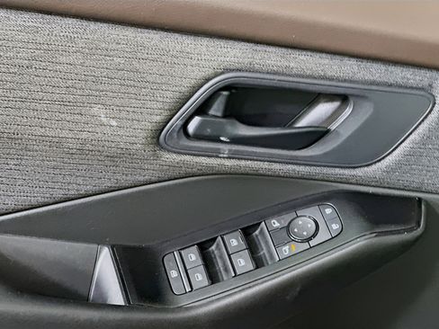 Used 2023 Nissan Rogue S image 15