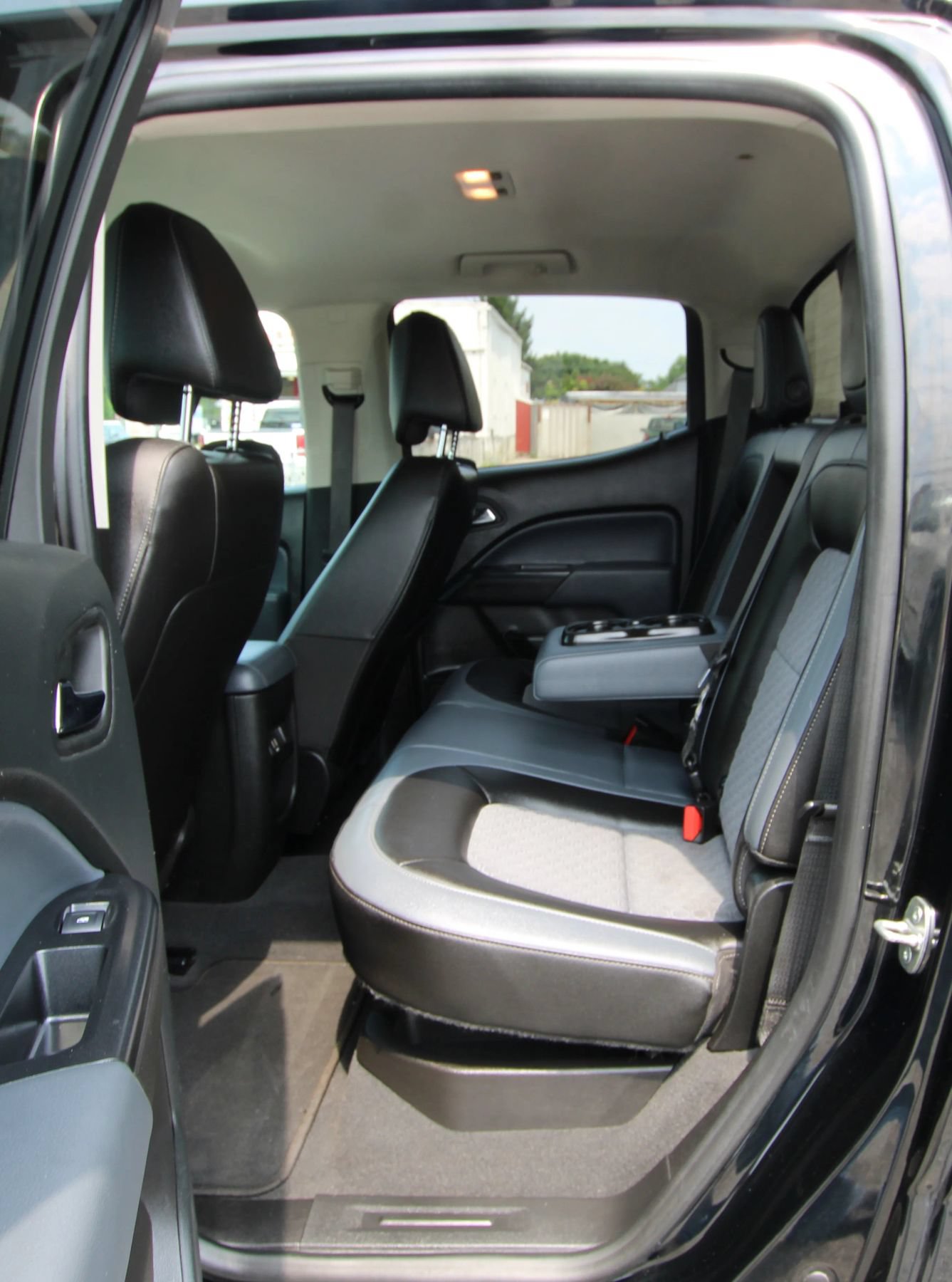 Used 2020 Chevrolet Colorado Z71 w/ Z71 Midnight Edition AWD/4WD image 10
