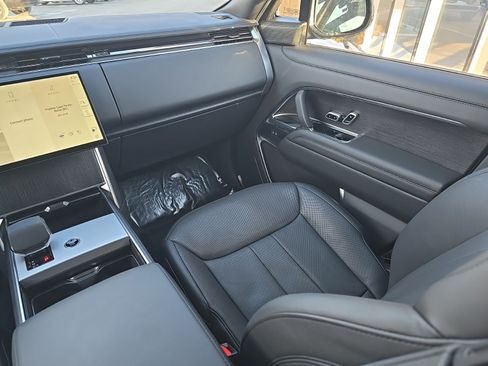 Certified 2025 Land Rover Range Rover SE image 20