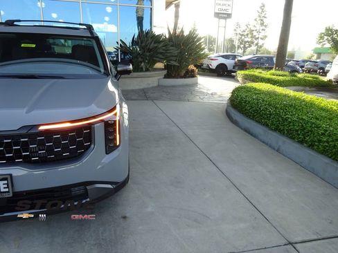 Used 2025 Kia Carnival SX Prestige image 35