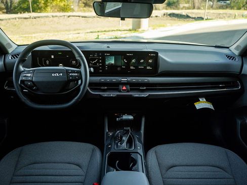 New 2025 Kia K4 EX image 12